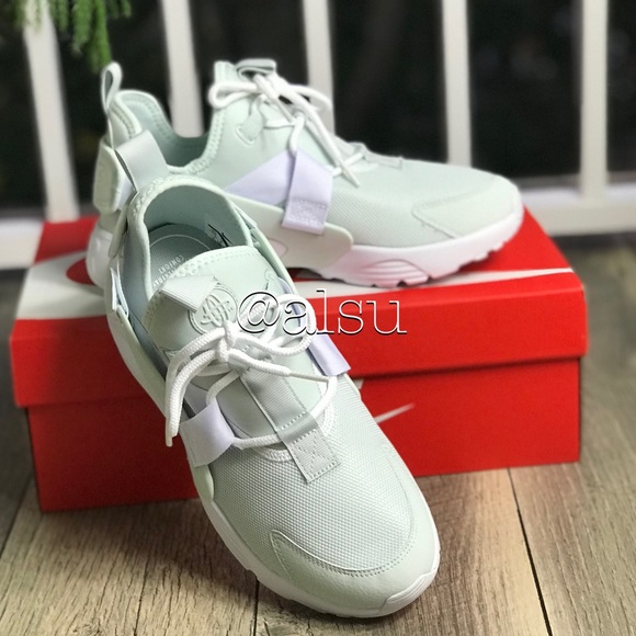 NWT Nike Air Huarache City Low Barely Gray  WMNS - Picture 6 of 7